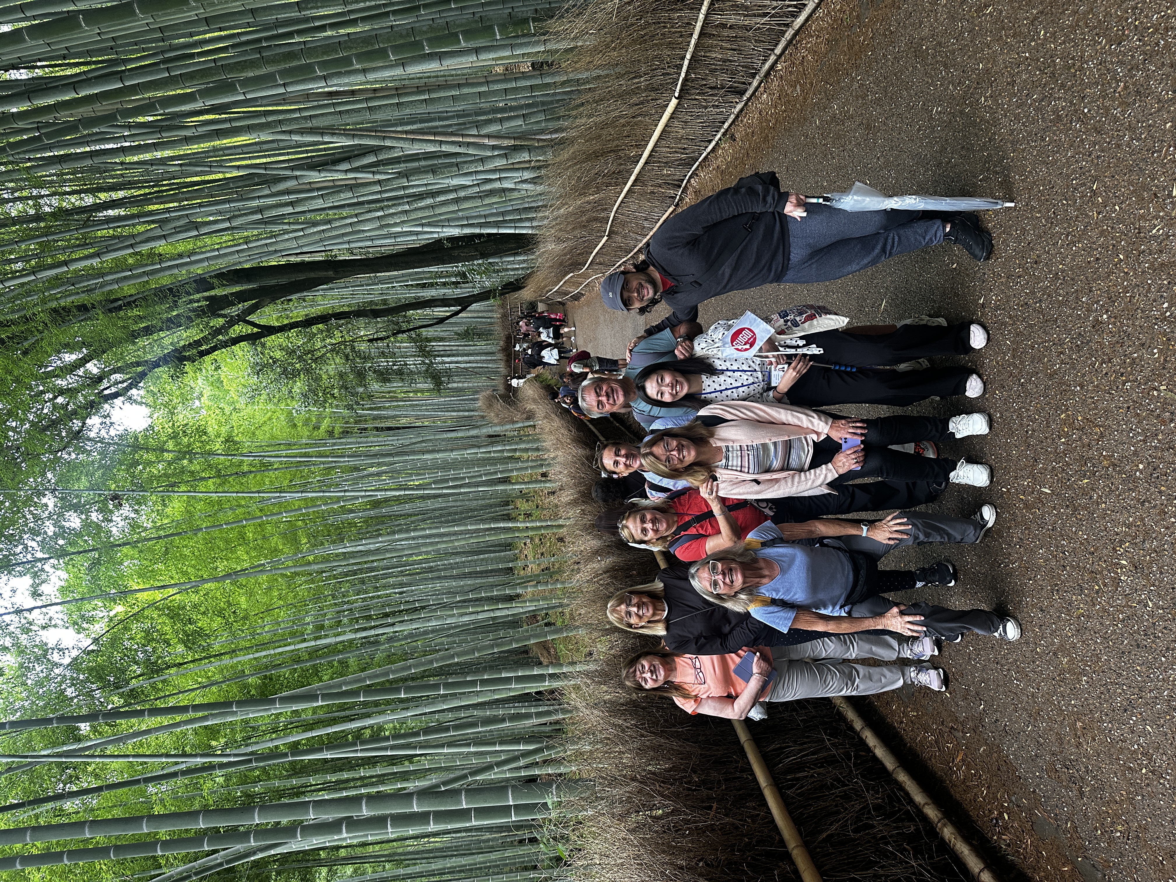Grupo de Uruguay en el bosque de bambú de Arashiyama