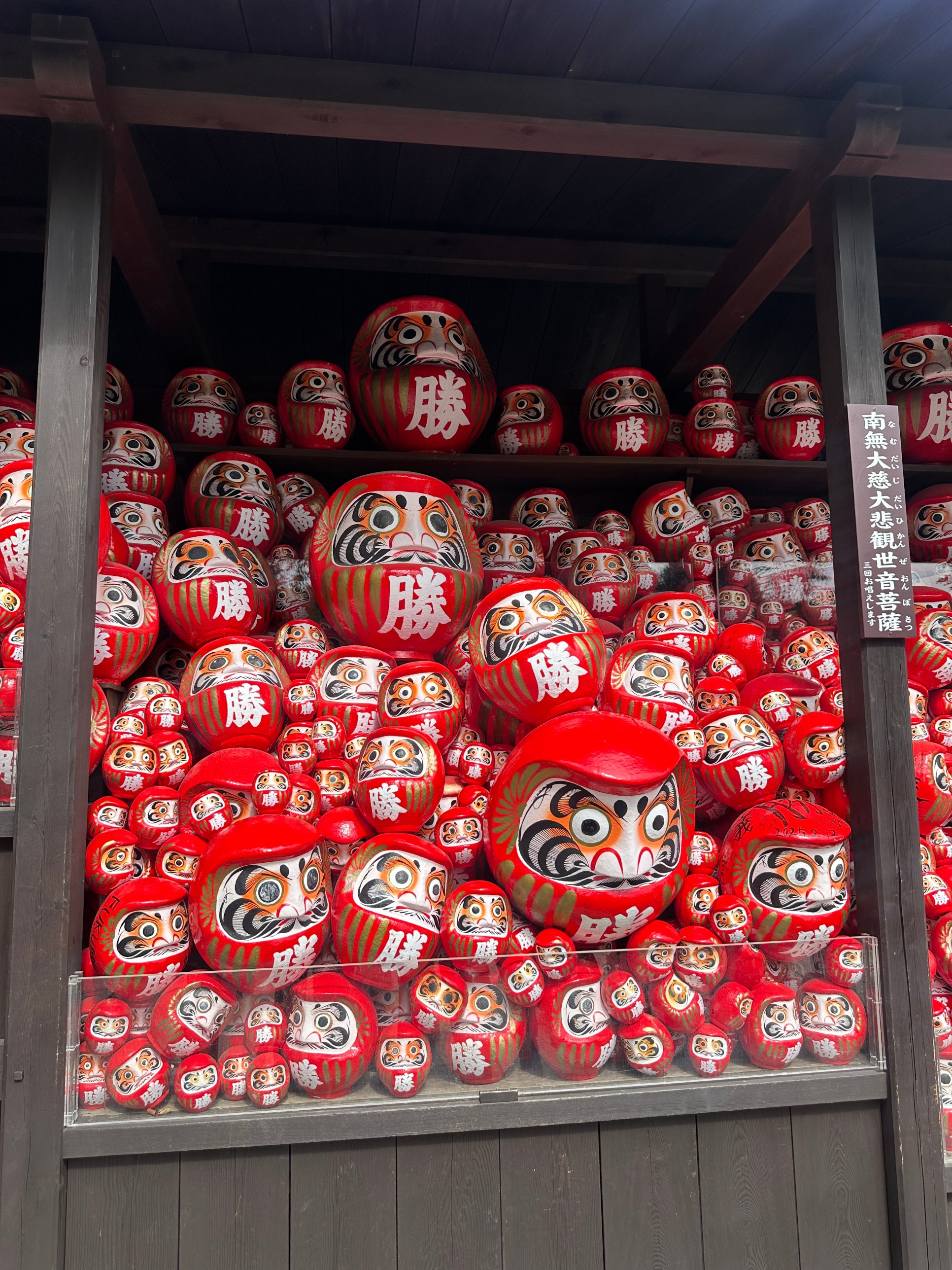 Muñecas daruma en Katsuoji